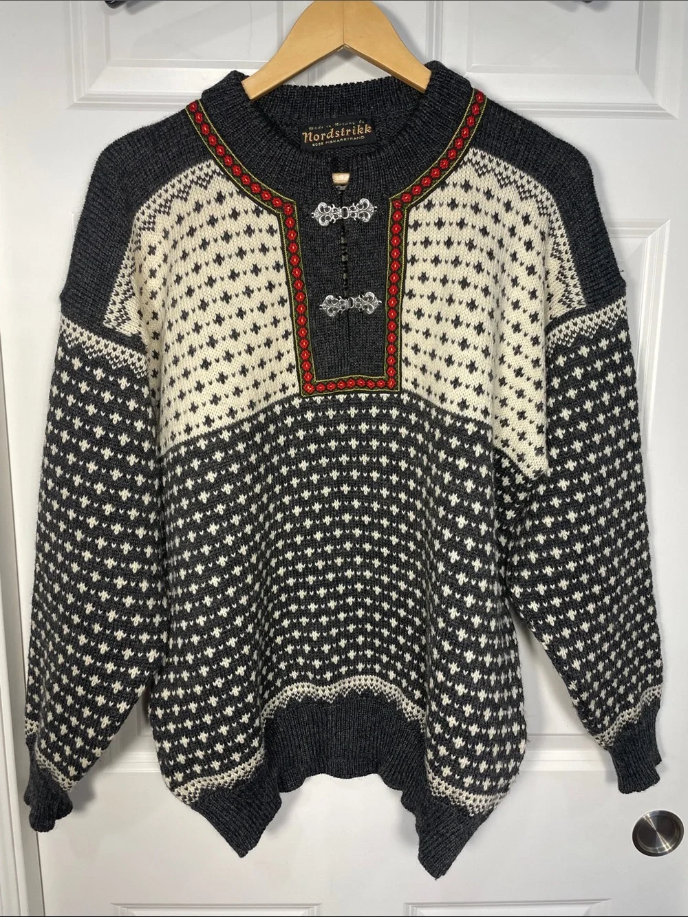 Nordstrikk Men’s Wool Sweater Medium Pewter Clasp Geometric Scandinavian Grey